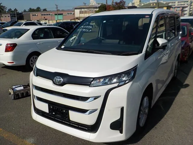 Toyota Noah G 2023 (Non Hybrid, Auction Grade 4) – Pearl | 102,110 km | STK-260830