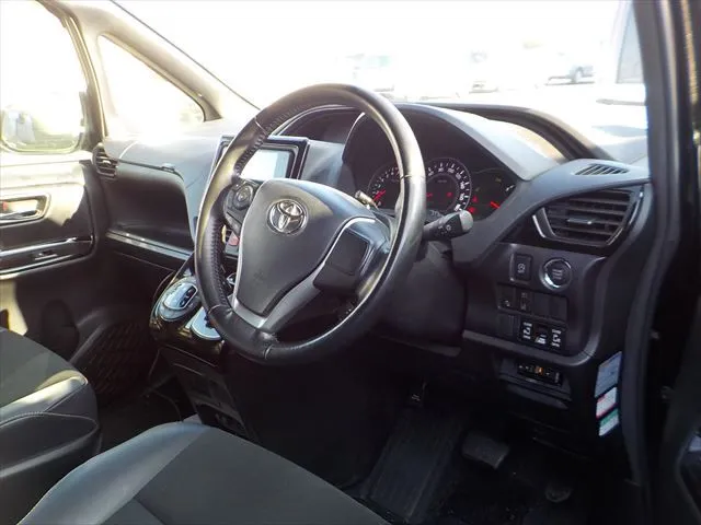 Toyota Noah Si WXB II 2020 (Non Hybrid, Auction Grade 4.5) – Black | 77,708 km | Dhaka | STK-260828