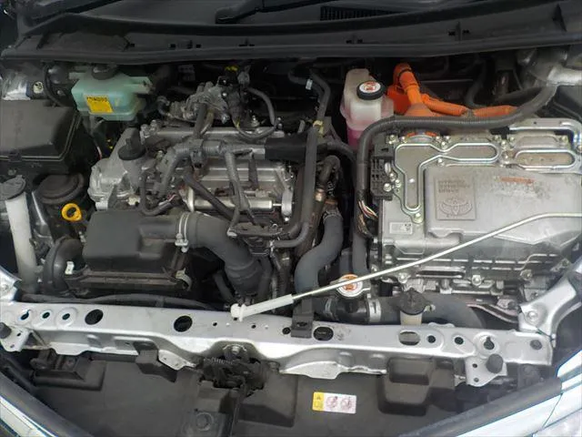 Toyota Axio X 2018 (Hybrid, Auction Grade 4) – Silver | 77,628 km | ECB Showroom | STK-260084