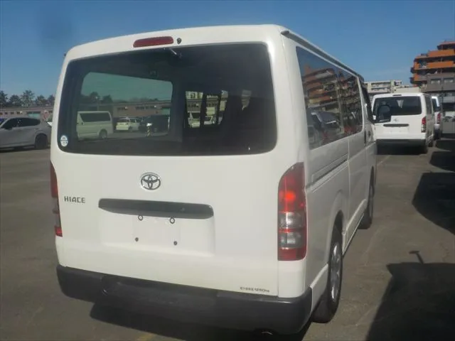 Toyota Hiace DX-PW 2022 (Non Hybrid, Auction Grade 4) – White | 74,997 km | Upcoming | STK-260908
