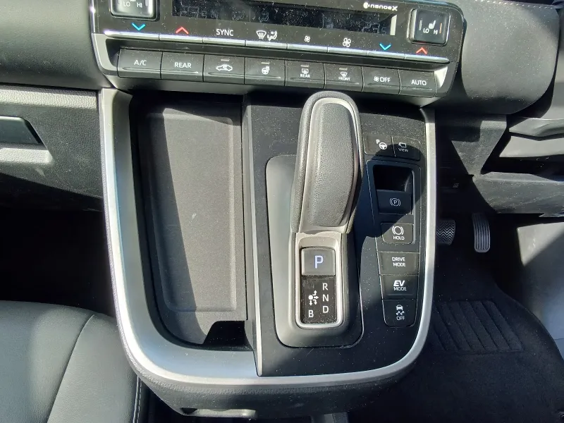 Toyota Noah S-Z 2022 (Hybrid, Auction Grade 4.5) – Pearl | 32,687 km | Dhaka | STK-260615