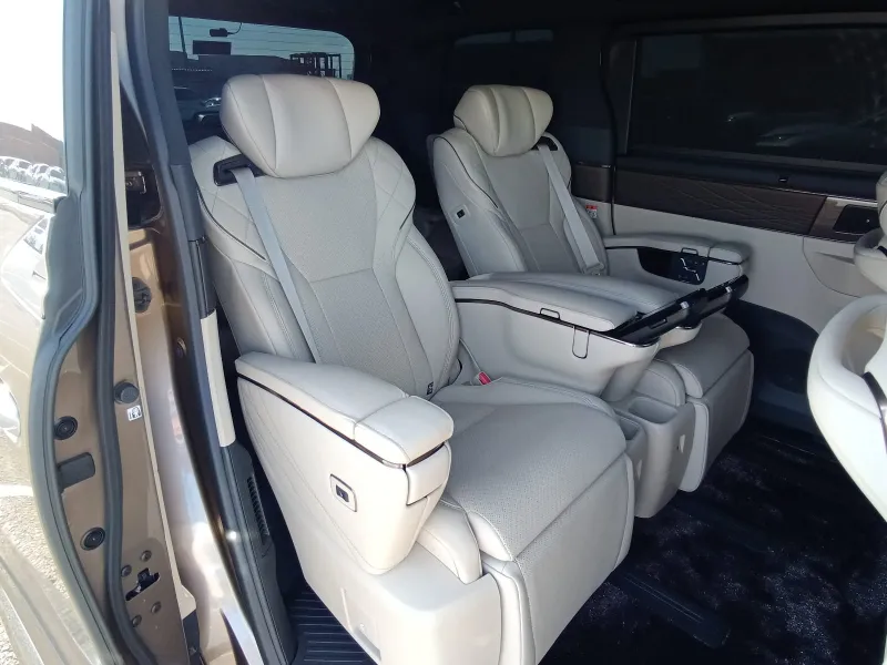 Toyota Alphard Executive Lounge 2023 (Hybrid, Auction Grade 6) – Gold (4Y7) | 2,000 km | Dhaka | STK-260377