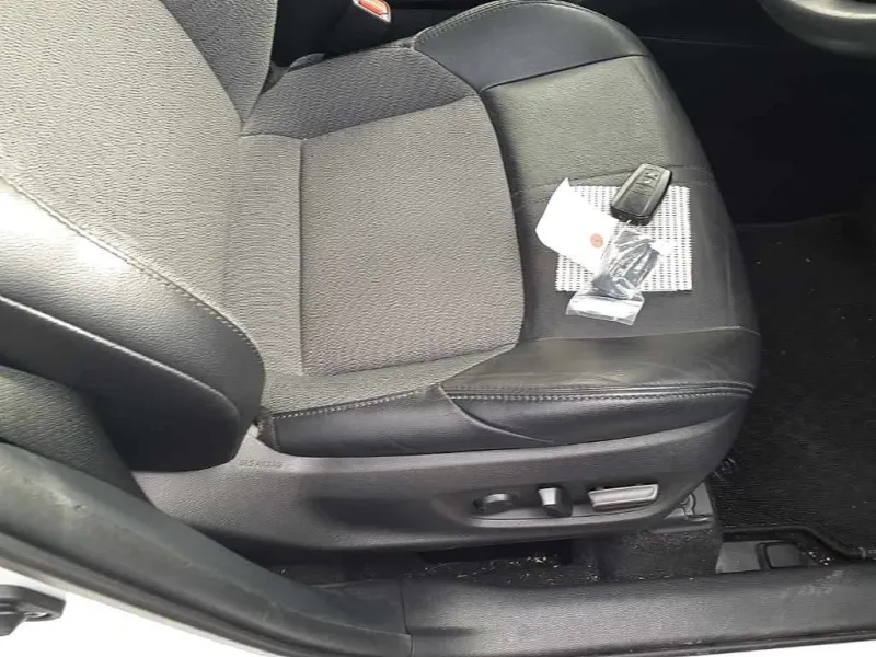 Toyota Corolla Cross Z 2021 (Hybrid, Auction Grade 5) – Pearl | 32,919 km | Showroom | STK-260470