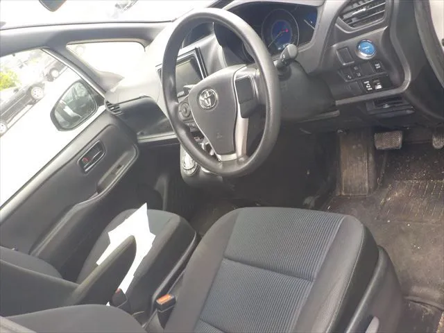 Toyota Noah X 2021 (Hybrid, Auction Grade 3.5) – Pearl | 55,932 km | Upcoming | STK-260820