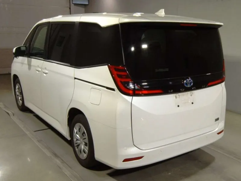 Toyota Noah X 2022 (Hybrid, Auction Grade 4) – Pearl | 99,000 km | Upcoming | STK-260618