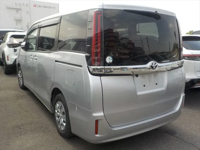 Toyota Noah X 2021 (Non Hybrid, Auction Grade 3.5) – Silver | 74,829 km | Upcoming | STK-260838