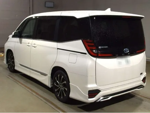 Toyota Noah G 2025 (Non Hybrid, Auction Grade 4.5) – Pearl | 12 km | Pragati Sarani Showroom | STK-250208