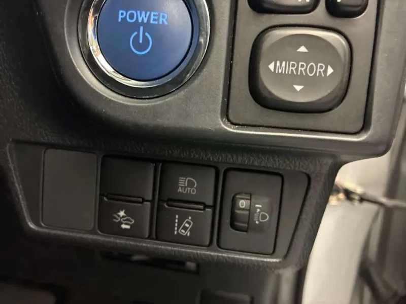 Toyota Axio EX 2021 (Hybrid, Auction Grade 4.5) – Silver | 45,000 km | Upcoming | STK-260509