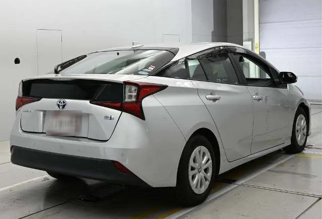 Toyota Prius S Safety Plus II 2021 (Hybrid, Auction Grade 3) – Silver | 34,093 km | Mongla | STK-260483