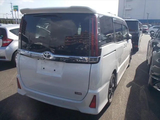 Toyota Noah SI 2020 (Non Hybrid, Auction Grade 4) – Pearl | 88,151 km | Dhaka | STK-260829