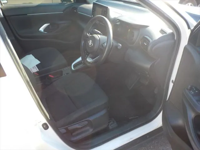 Toyota YARIS CROSS G 2021 (Hybrid, Auction Grade 4) – Pearl | 48,741 km | Dhaka | STK-260891