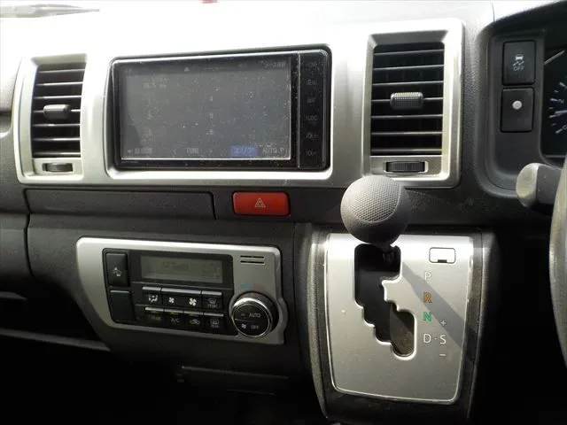 Toyota Hiace Super GL 2020 (Non Hybrid, Auction Grade 3.5) – Silver | 80,395 km | Dhaka | STK-260904