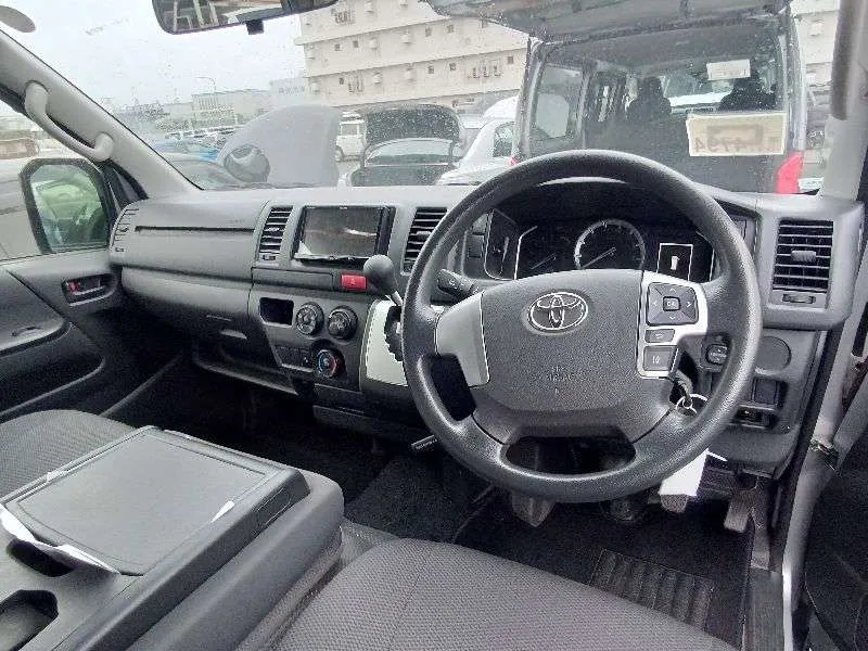 Toyota Hiace DX GL 2021 (Petrol, Auction Grade 3.5) – Silver | 125,069 km | Upcoming | STK-260979