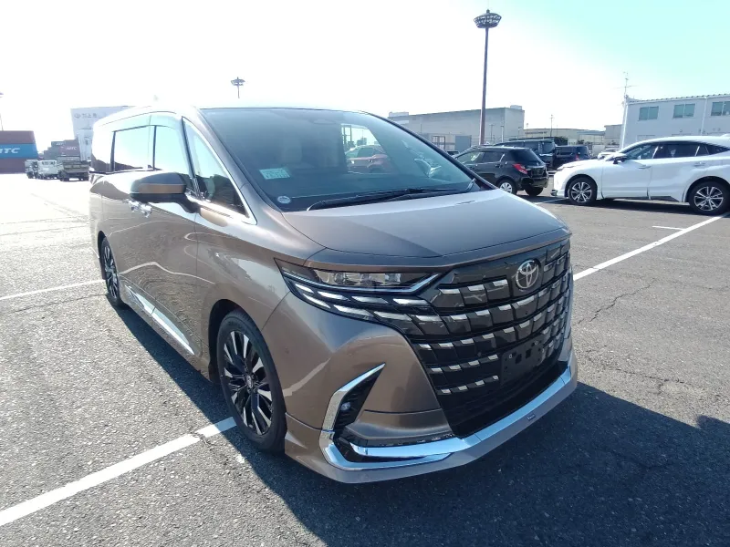 Toyota Alphard Executive Lounge 2023 (Hybrid, Auction Grade 6) – Gold (4Y7) | 2,000 km | Dhaka | STK-260377