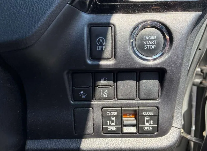 Toyota Noah G 2021 (Non Hybrid, Auction Grade RA) – Silver | 93,365 km | Incoming 2026-07-30 | STK-260610