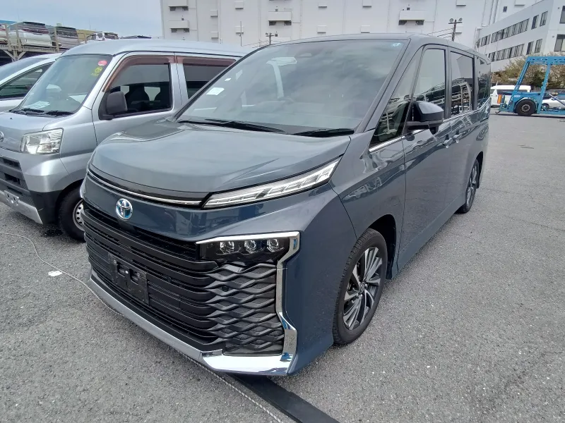 Toyota Voxy S-Z 2022 (Hybrid, Auction Grade 4.5) – GREY | 41,000 km | Dhaka | STK-260591
