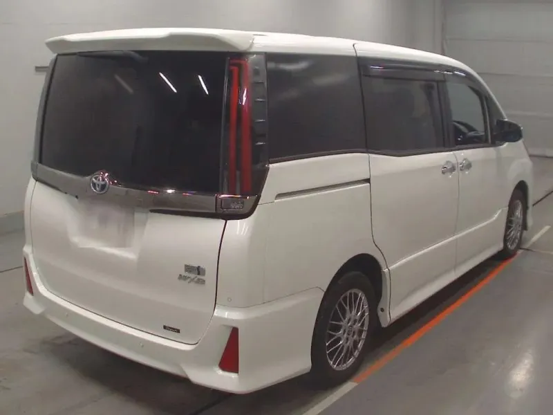 Toyota Noah SI WXB-3 2021 (Hybrid, Auction Grade 4) – Pearl | 69,658 km | Dhaka Ready | STK-260453