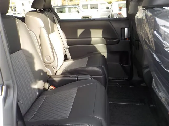 Toyota Noah S-Z 2025 (Hybrid, Auction Grade S) – Pearl | 4 km | Dhaka | STK-260818
