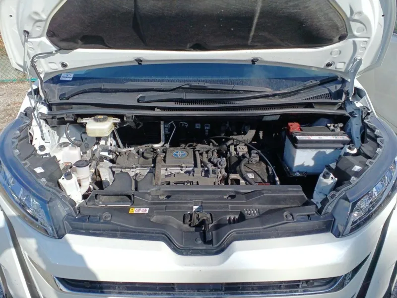 Toyota Noah G 2022 (Hybrid, Auction Grade 4.5) – Pearl | 81,216 km | STK-260410
