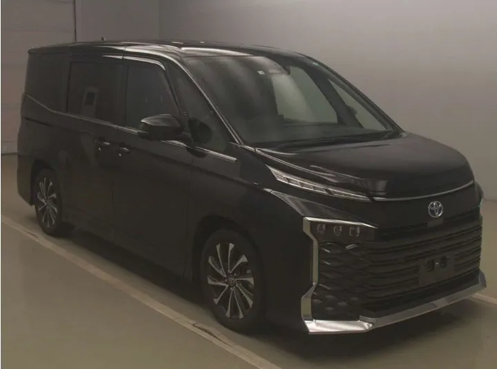 Toyota Voxy S-Z 2022 (Hybrid, Auction Grade 4.5) – Black | 56,000 km | Dhaka | STK-260278