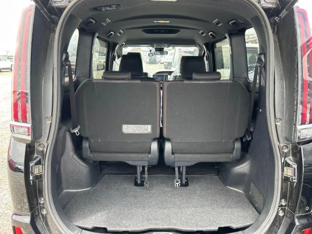 Toyota Noah SI 2020 (Non Hybrid, Auction Grade 4) – Black | 33,083 km | ECB Showroom | STK-250050