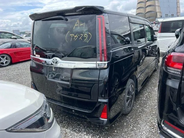 Toyota Noah SI 2020 (Non Hybrid, Auction Grade 4) – Black | 33,083 km | ECB Showroom | STK-250050
