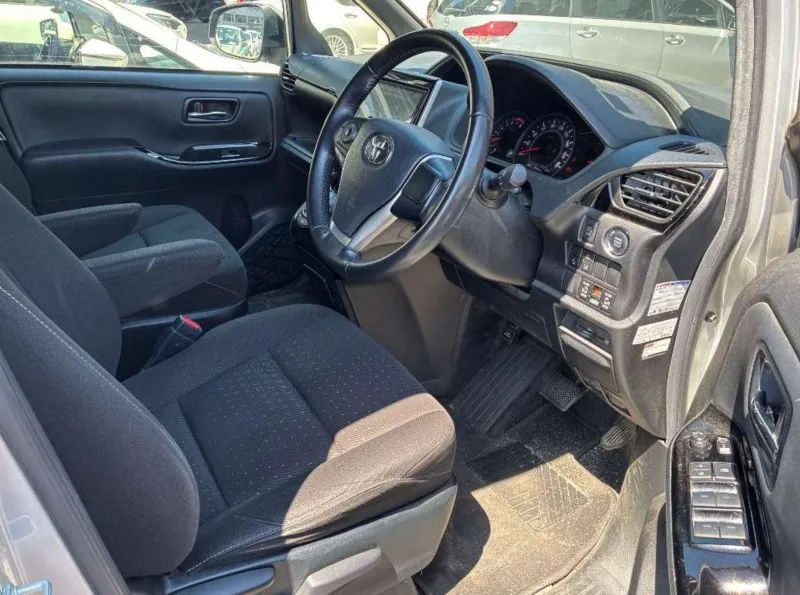 Toyota Noah G 2021 (Non Hybrid, Auction Grade RA) – Silver | 93,365 km | Incoming 2026-07-30 | STK-260610