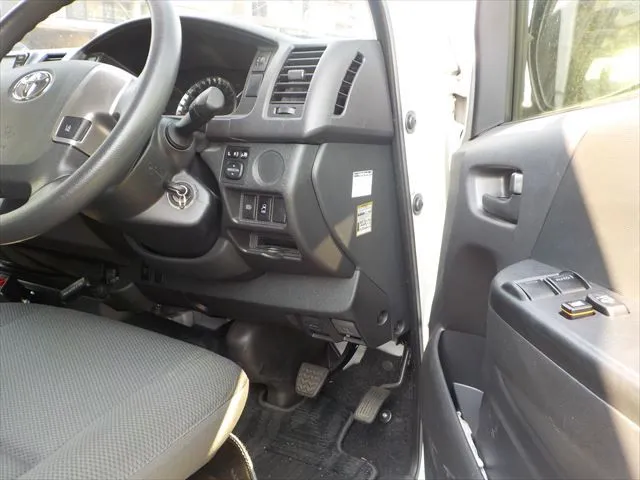 Toyota Hiace Ambulance 2020 (Non Hybrid, Auction Grade 3.5) – White | 72,968 km | Dhaka | STK-260911