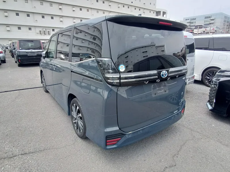 Toyota Voxy S-Z 2022 (Hybrid, Auction Grade 4.5) – GREY | 41,000 km | Dhaka | STK-260591
