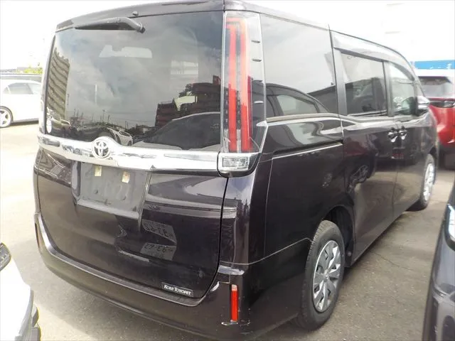 Toyota Noah X 2021 (Non Hybrid, Auction Grade 4) – Bordeaux Wine (3R9) | 92,207 km | Upcoming | STK-260837