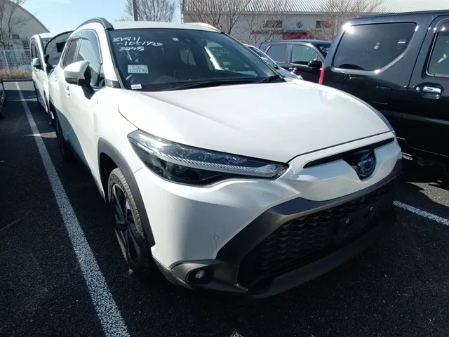 Toyota Corolla Cross Z Pkg 2023 (Hybrid, Auction Grade 4.5) – Pearl | 25,601 km | Dhaka Ready | STK-260338