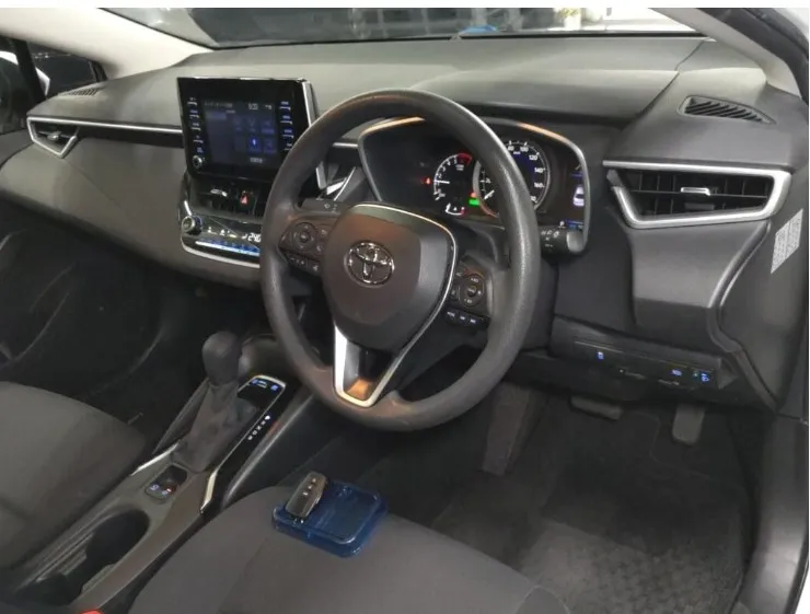 Toyota Corolla G-X 2021 (Hybrid, Auction Grade 4.5) – Pearl | 93,000 km | Dhaka | STK-260531