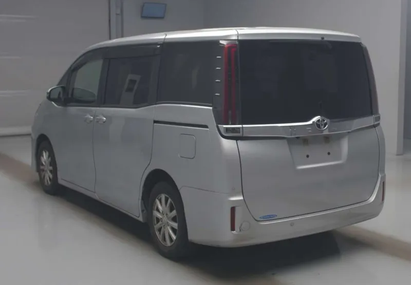 Toyota Noah G 2021 (Non Hybrid, Auction Grade RA) – Silver | 93,365 km | Incoming 2026-07-30 | STK-260610