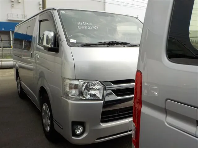 Toyota Hiace Super GL 2020 (Non Hybrid, Auction Grade 3.5) – Silver | 80,395 km | Dhaka | STK-260904
