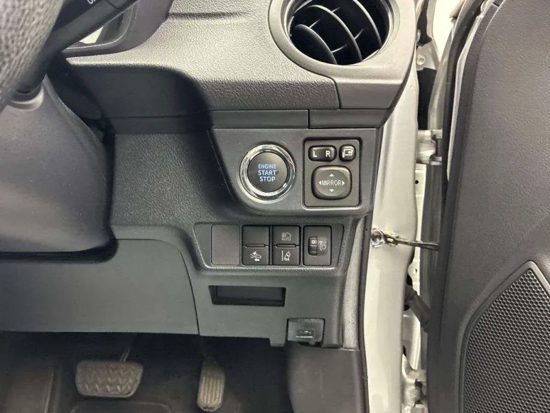 Toyota Axio EX 2021 (Non Hybrid, Auction Grade 4) – Silver | 44,400 km | Upcoming | STK-260523
