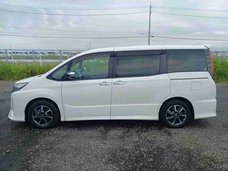 Toyota Noah Si WXB III 2021 (Petrol, Auction Grade 4.5) – Pearl | 38,000 km | Upcoming | STK-260973