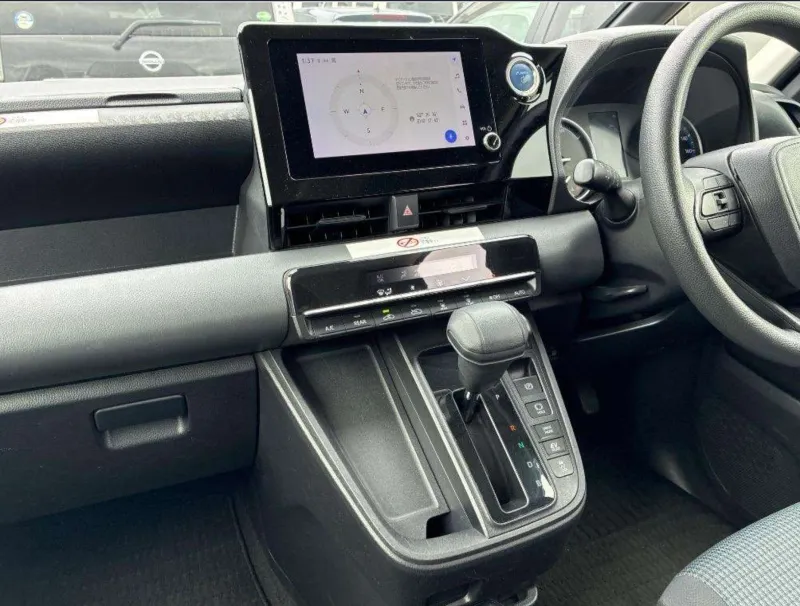 Toyota Noah X 2022 (Hybrid, Auction Grade 4) – Pearl | 99,000 km | Upcoming | STK-260618