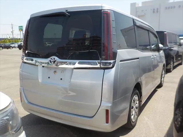 Toyota Noah X 2021 (Non Hybrid, Auction Grade 4) – Silver | 91,433 km | Upcoming | STK-260834
