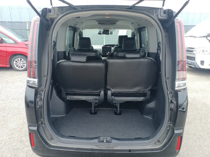 Toyota Noah X Smart 2021 (Non Hybrid, Auction Grade R) – Black | 36,000 km | Incoming 2026-07-30 | STK-260612