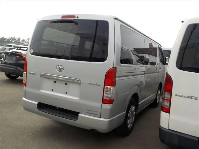 Toyota Hiace Super GL 2020 (Non Hybrid, Auction Grade 3.5) – Silver | 80,395 km | Dhaka | STK-260904