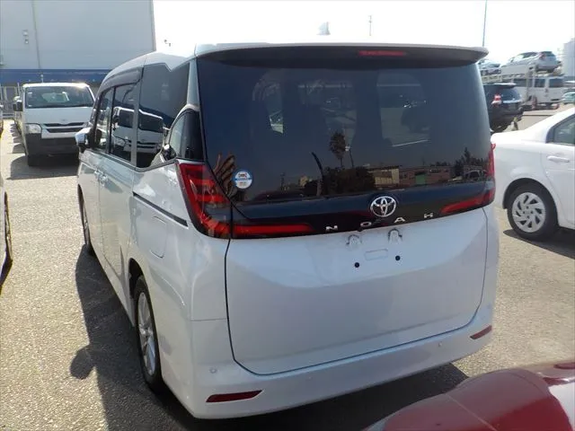 Toyota Noah G 2023 (Non Hybrid, Auction Grade 4) – Pearl | 102,110 km | STK-260830