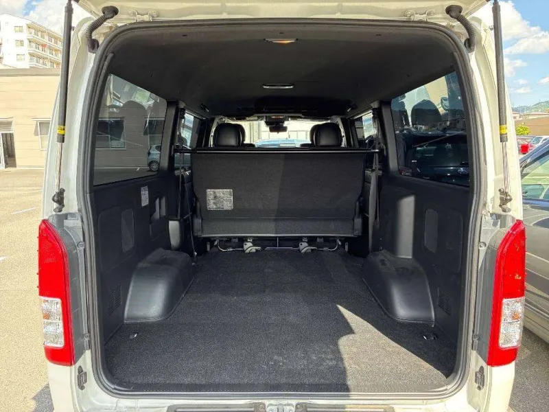 Toyota Hiace Super GL Dark Prime II 2022 (Non Hybrid, Auction Grade 4) – Pearl | 35,000 km | Upcoming | STK-260542
