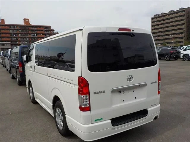 Toyota Hiace Super GL 2022 (Non Hybrid, Auction Grade 3.5) – White | 115,656 km | Dhaka | STK-260903