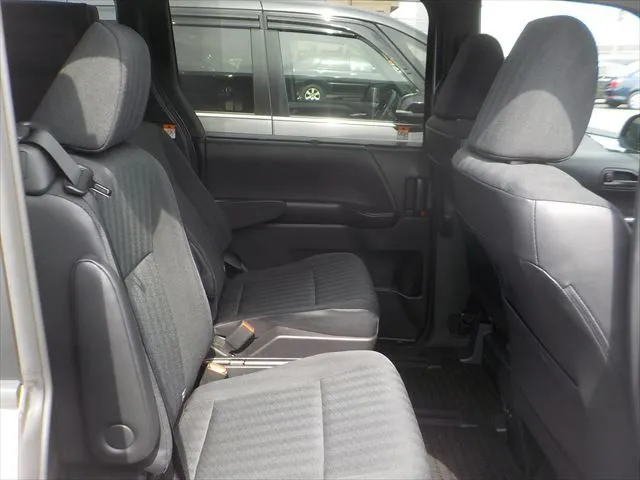 Toyota Noah G 2023 (Hybrid, Auction Grade 4.5) – Golden (4X1) | 87,291 km | Upcoming | STK-260819