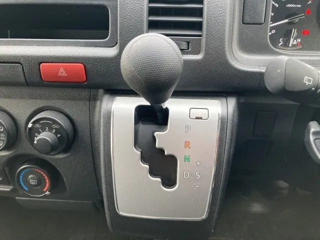 Toyota Hiace DX 2021 (Non Hybrid, Auction Grade 3) – White | 48,067 km | Mongla | STK-260490