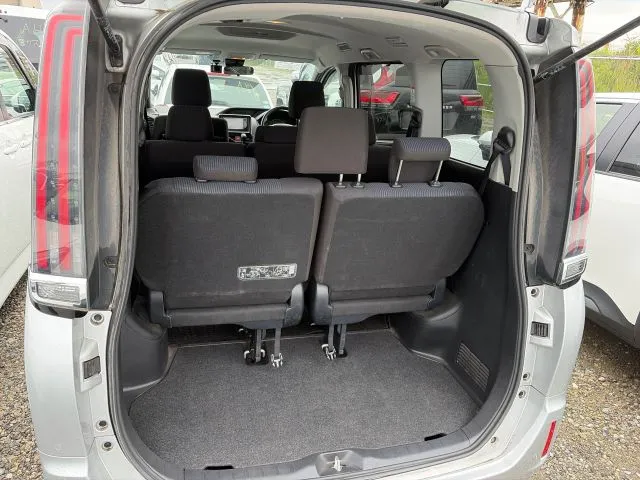 Toyota Noah X Smart 2021 (Non Hybrid, Auction Grade 4) – Silver | 88,289 km | Upcoming | STK-260611