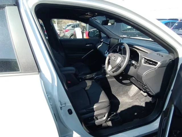 Toyota Corolla Cross Z Pkg 2023 (Hybrid, Auction Grade 4.5) – Pearl | 25,601 km | Dhaka Ready | STK-260338
