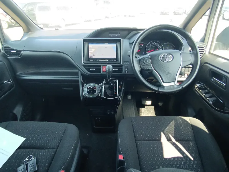 Toyota Noah G (Old Shape) 2021 (Non Hybrid, Auction Grade 3.5) – Pearl | 28,346 km | Mongla | STK-260480