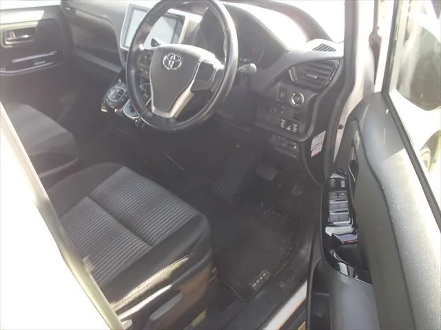 Toyota Noah SI 2020 (Non Hybrid, Auction Grade 4) – Pearl | 88,151 km | Dhaka | STK-260829
