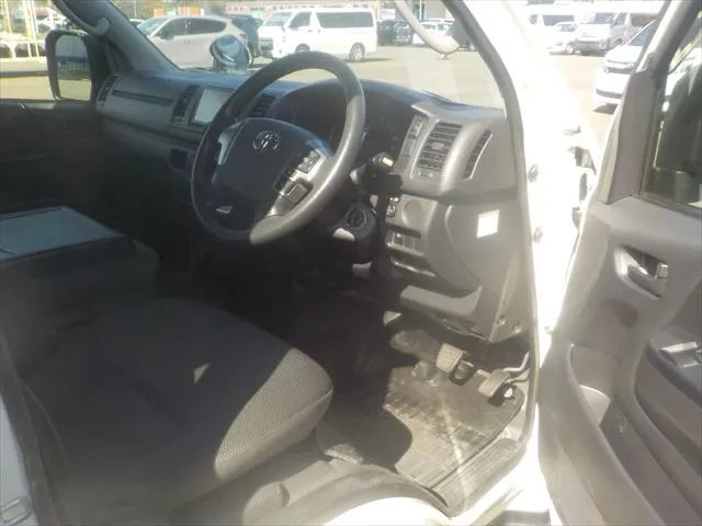 Toyota Hiace DX-PW 2022 (Non Hybrid, Auction Grade 4) – White | 74,997 km | Upcoming | STK-260908